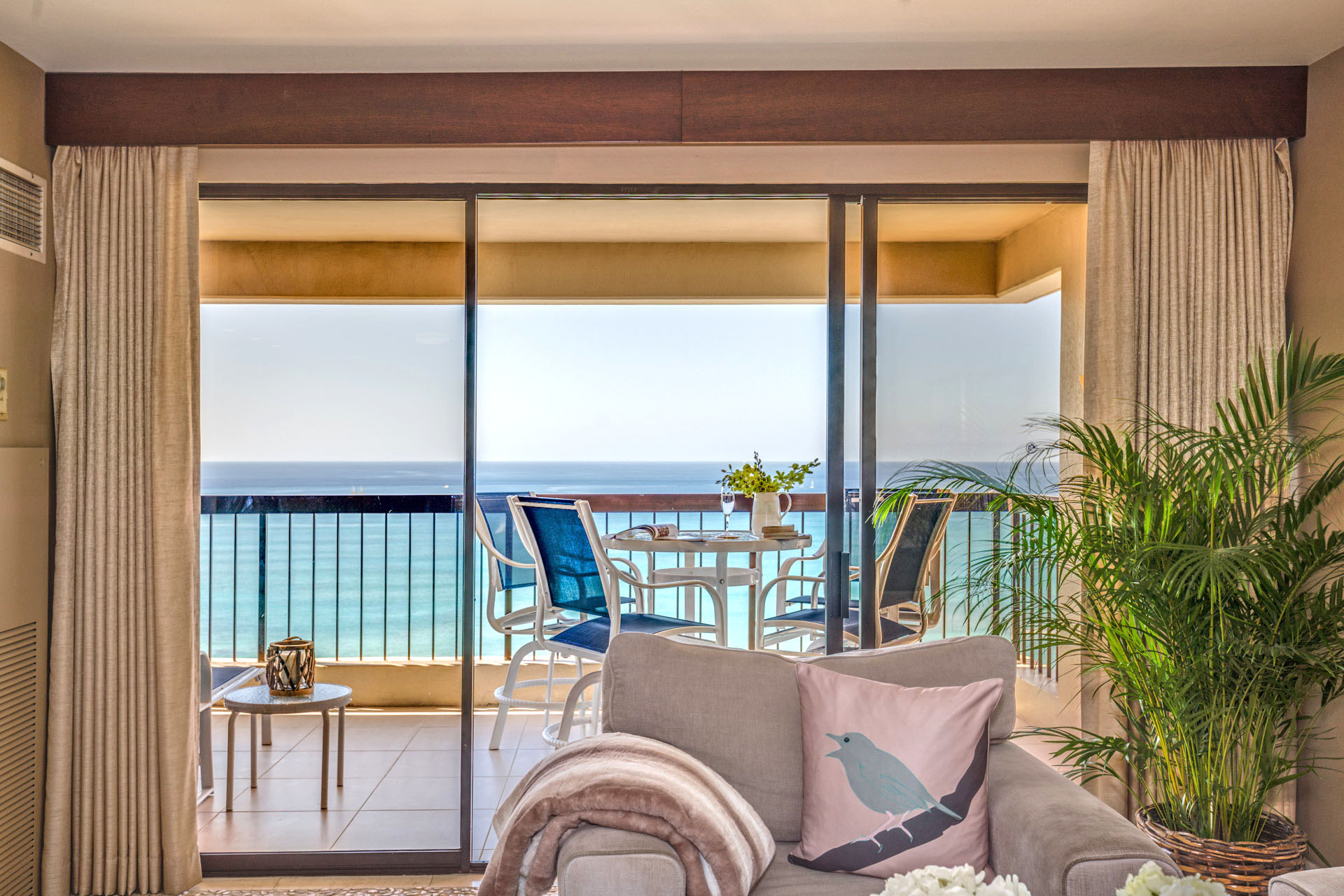 Waikiki Beach Tower 1903 Sweeping Ocean Views, 2 bed/2 bath Upgraded