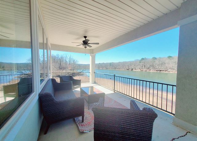 Lake Catherine Luxury Home, 3br,3bth, boat slip,3decks, lake views