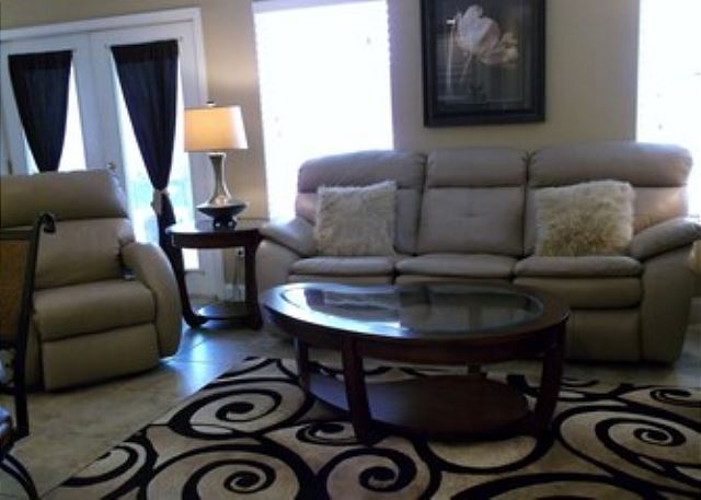 1 Bedroom Condo with pool. Great Location off Central Ave behind Jose's