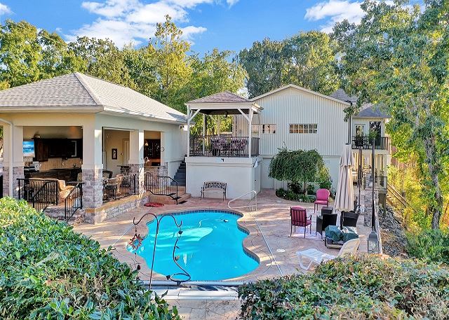 Rare Find: Lakefront, Private Dock, Pool, Outdoor Kitchen, Game Room