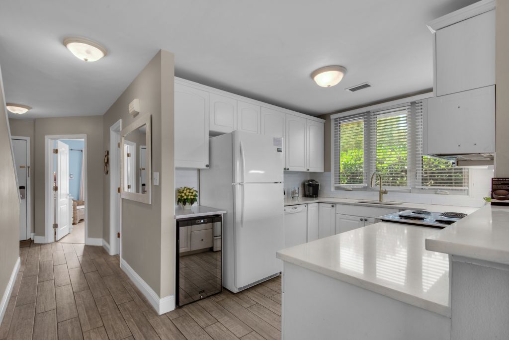 Seascape Lakefront Villa 136 11