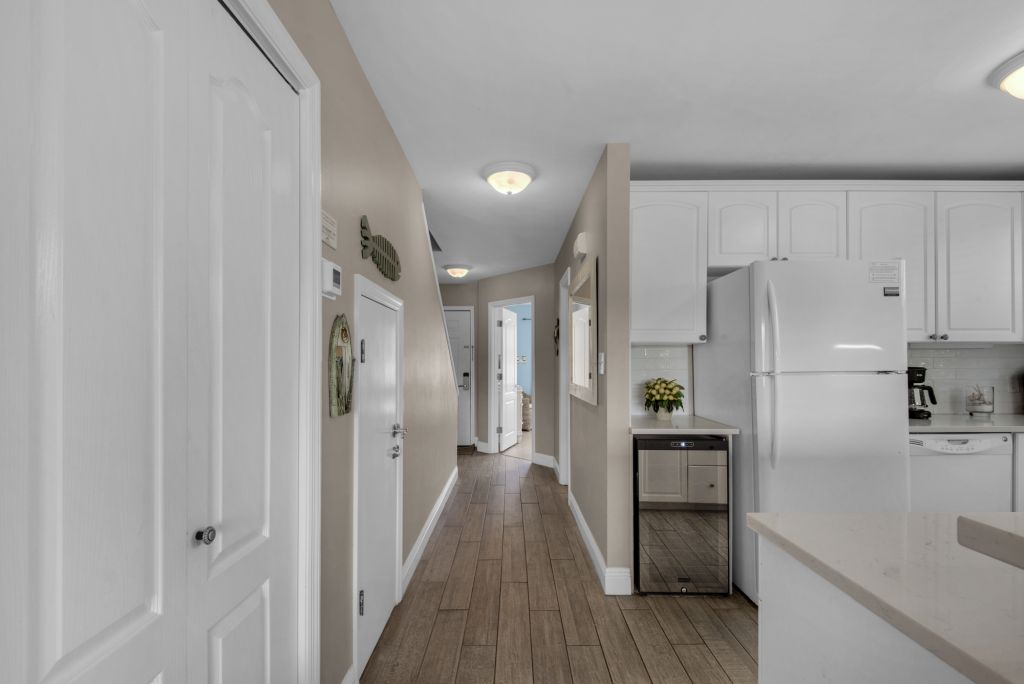 Seascape Lakefront Villa 136 12