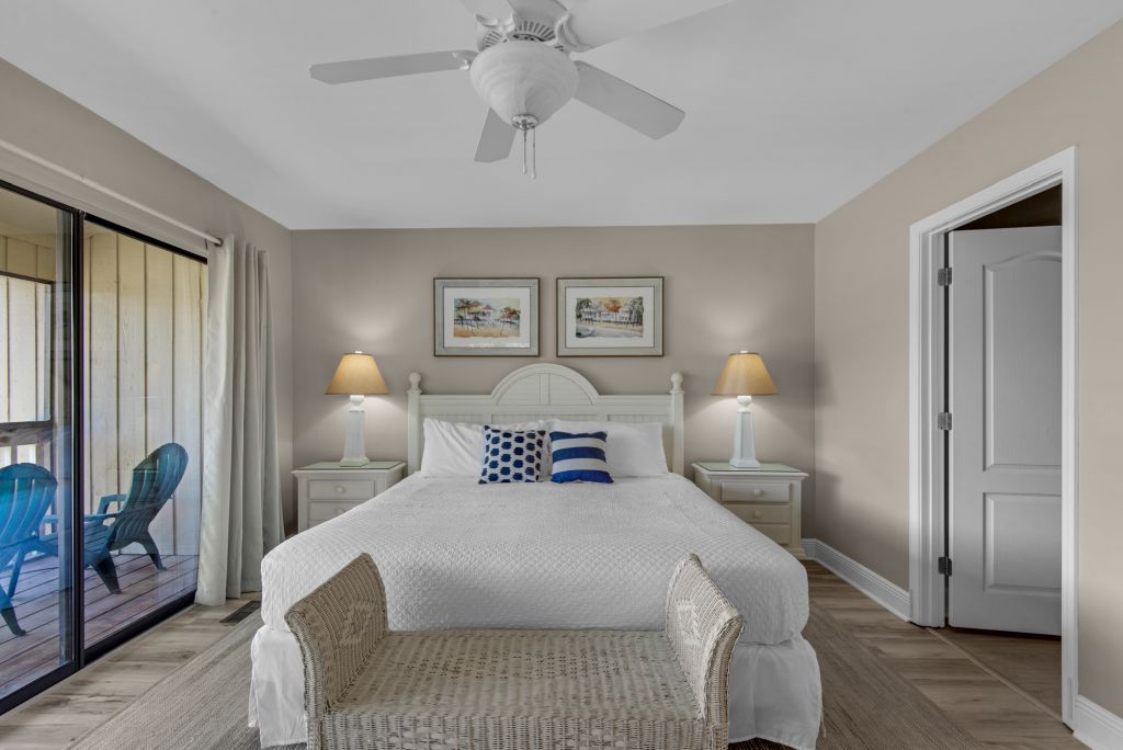 Seascape Lakefront Villa 136 16