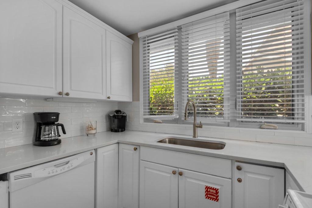 Seascape Lakefront Villa 136 7