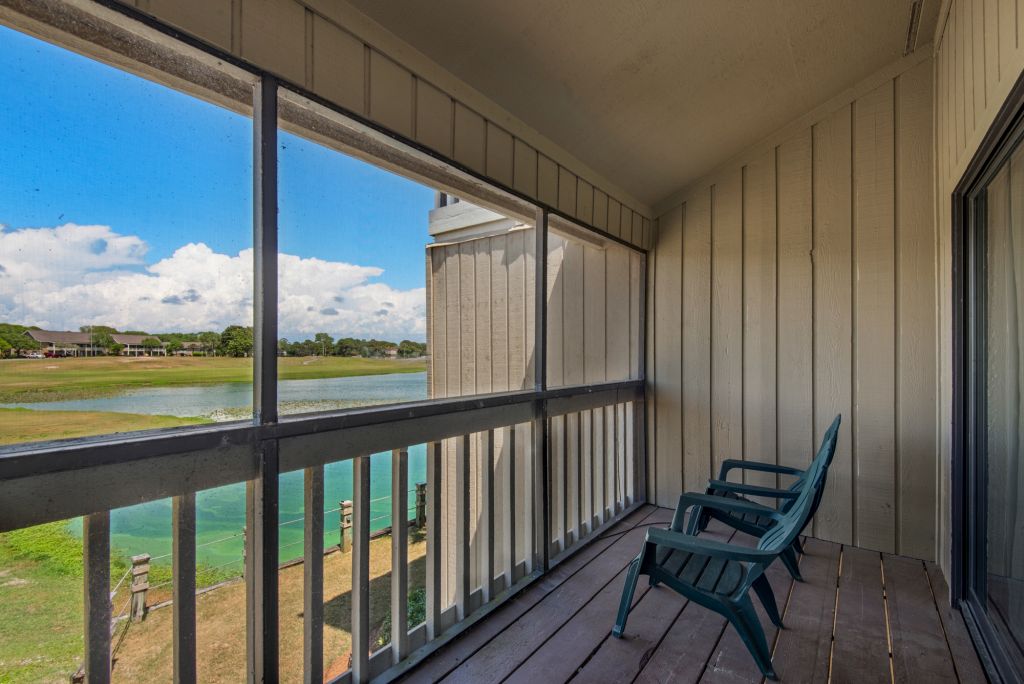 Seascape Lakefront Villa 136 25