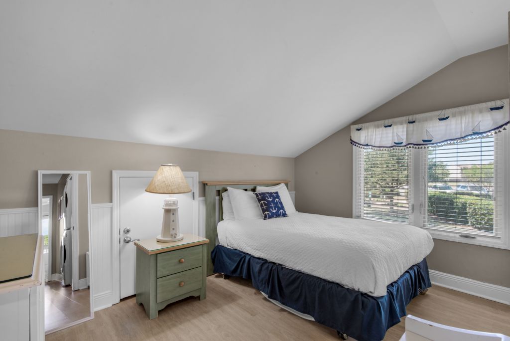 Seascape Lakefront Villa 136 22