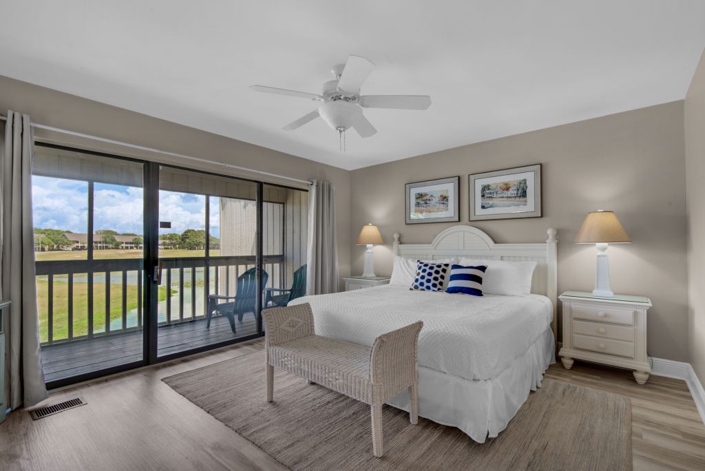 Seascape Lakefront Villa 136 14