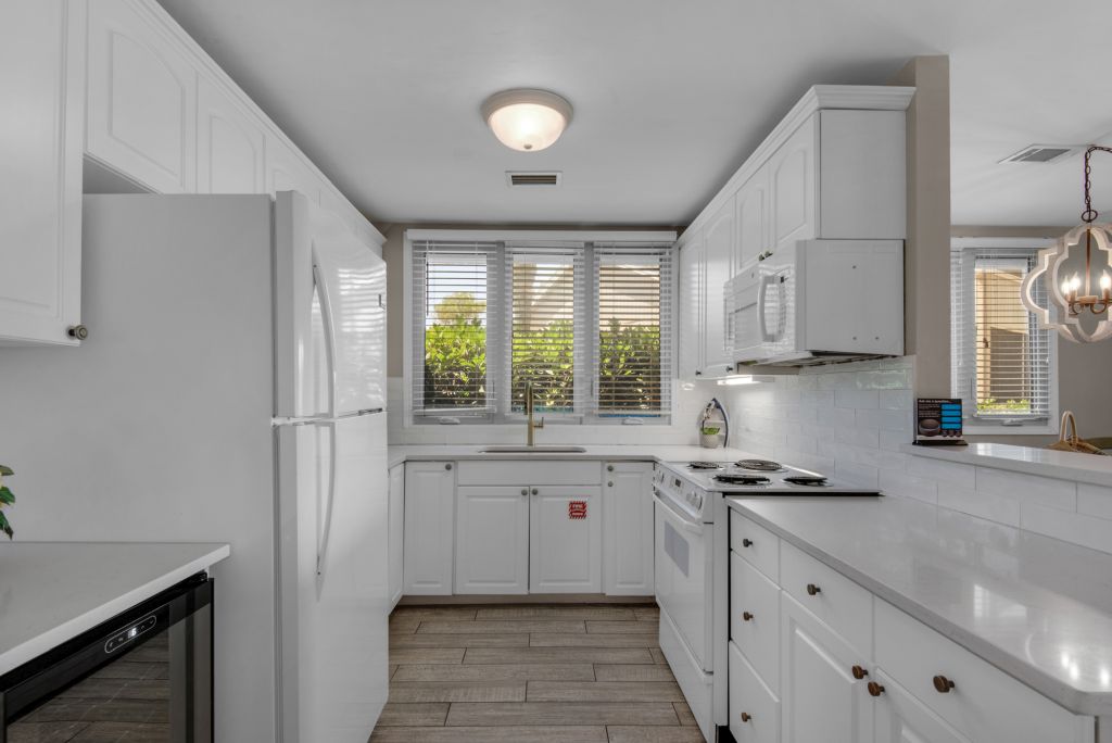 Seascape Lakefront Villa 136 8