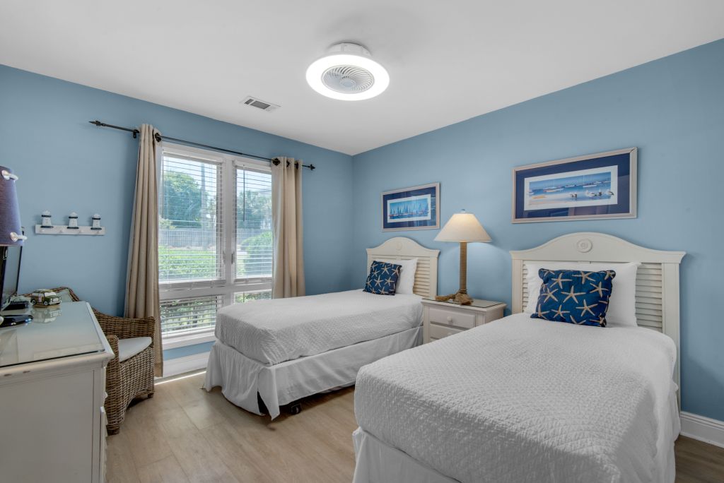 Seascape Lakefront Villa 136 19