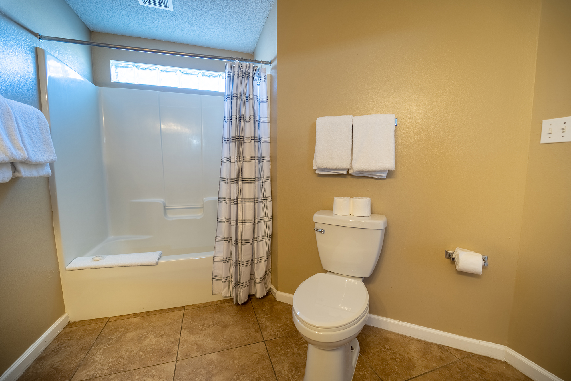 Sandpiper Cove 9103 - Master King Suites Private Bathroom