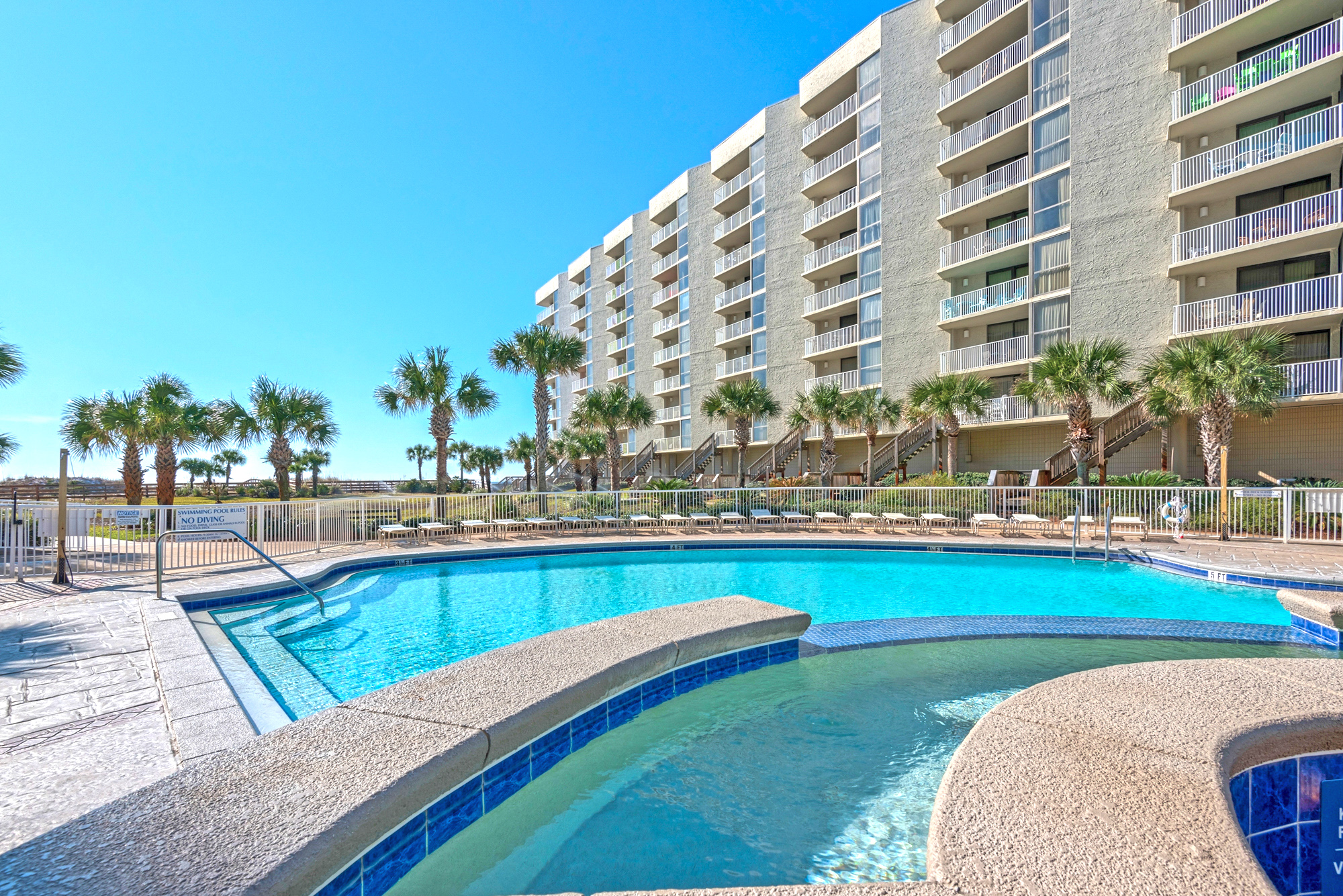 Mainsail Resort Amenities: 2 Pools, Hot Tub, Kids Pool