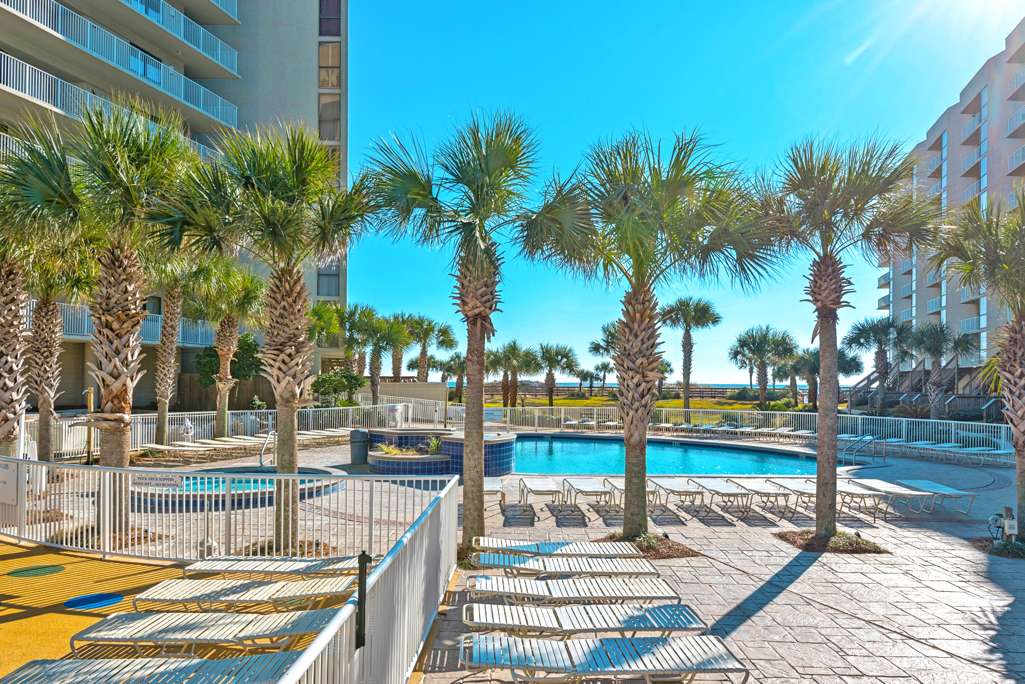 Mainsail Resort Amenities: 2 Pools, Hot Tub, Kids Pool