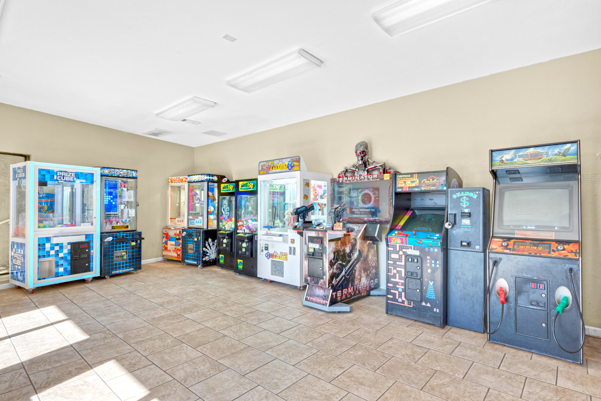 Mainsail Resort Amenities: Arcade and Vending