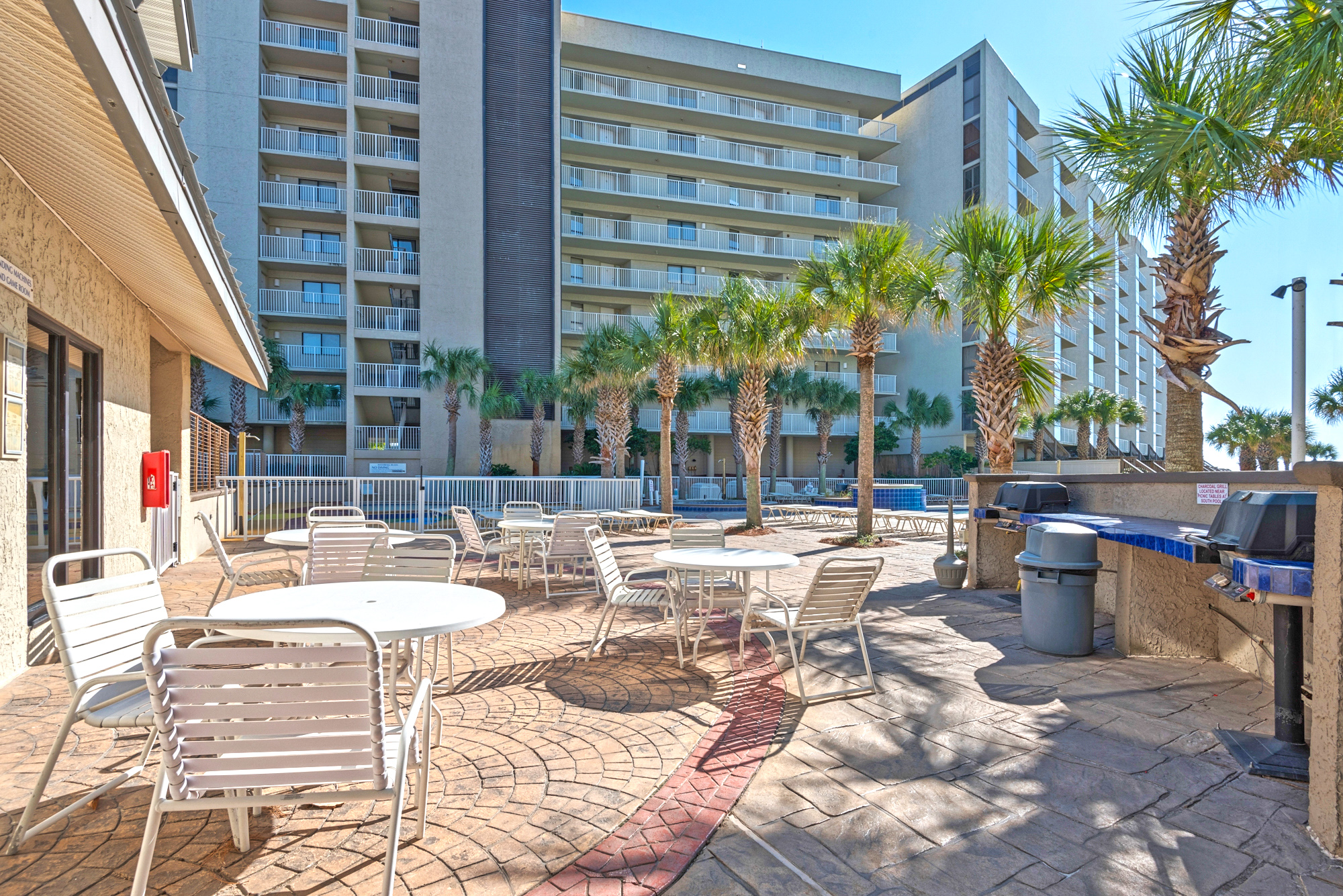 Mainsail Resort Amenities: Charcoal and Gas Grilling Stations