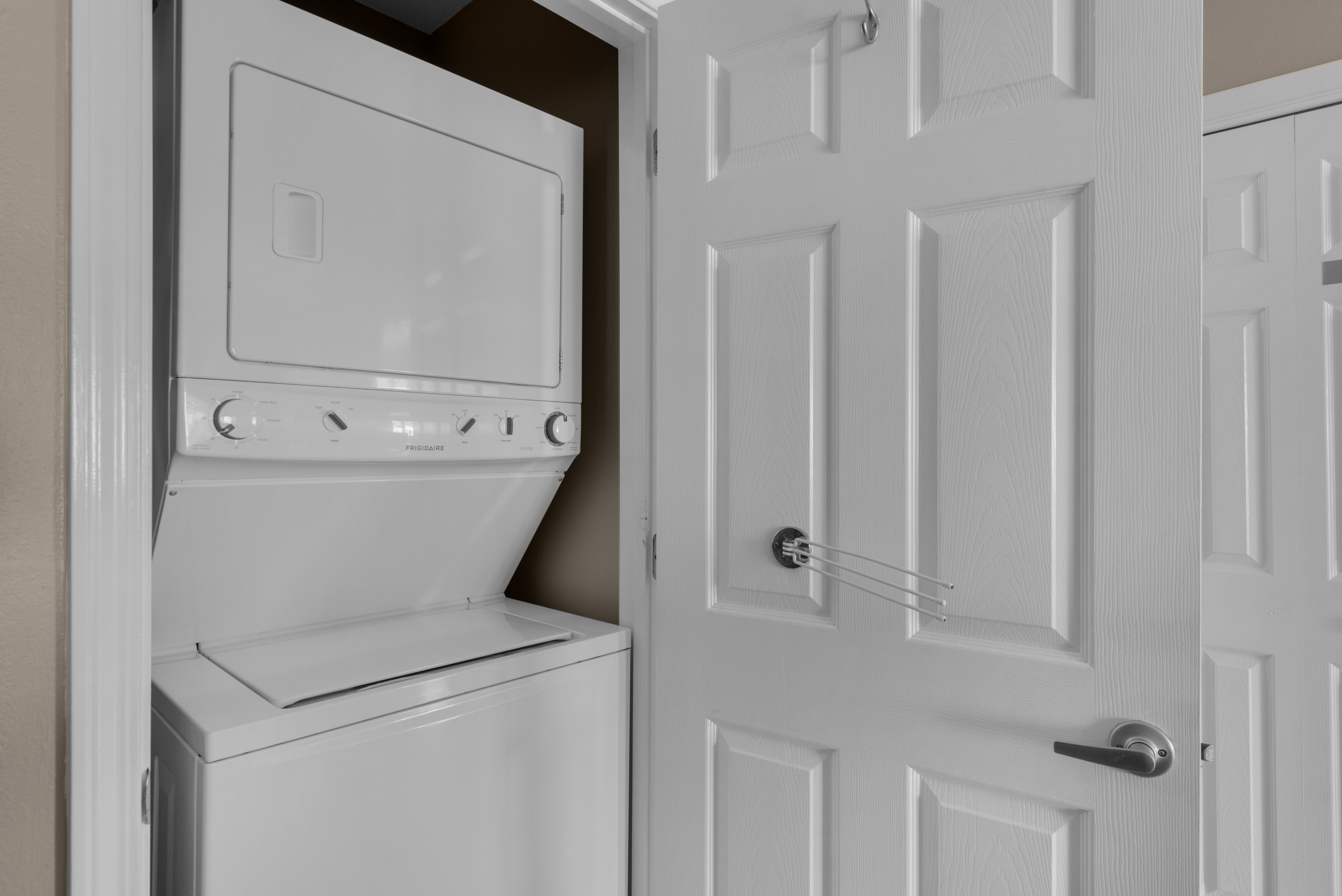 Maravilla 1204 - Laundry area with washer/ dryer double