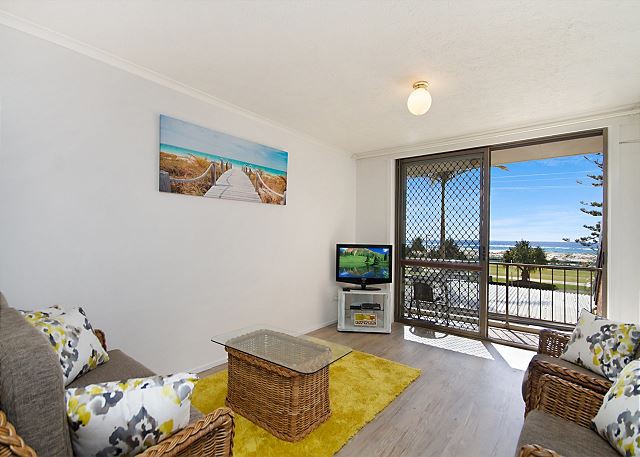 Kirra Vista 9 - Kirra Beachfront - Min. 3 night stays!