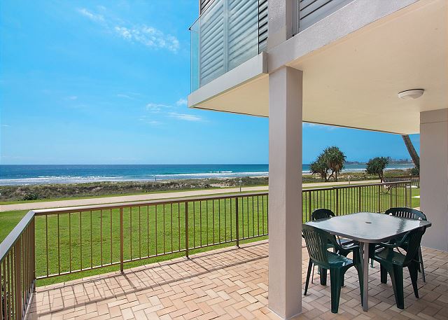 Bilinga Beach 4 - Absolute Beachfront