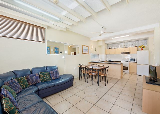 Blue Pacific 1 - Neat & tidy unit in Central Tugun