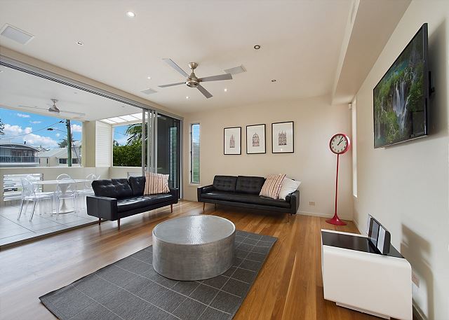 Malibu in Tugun - Impressive multi-level beachside home with...