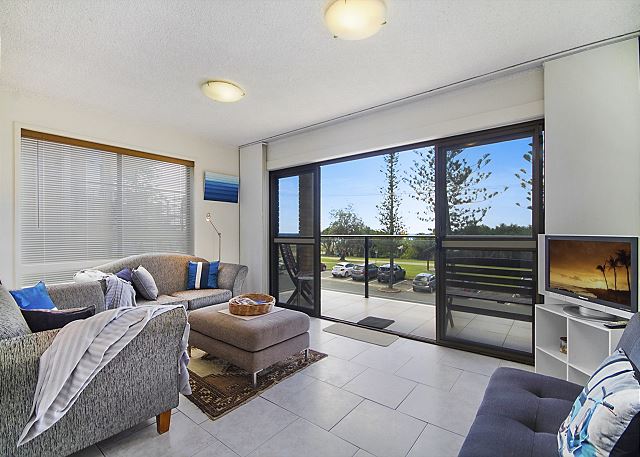 Bright and Breezy - Bilinga / North Kirra Beachfront - Pet...