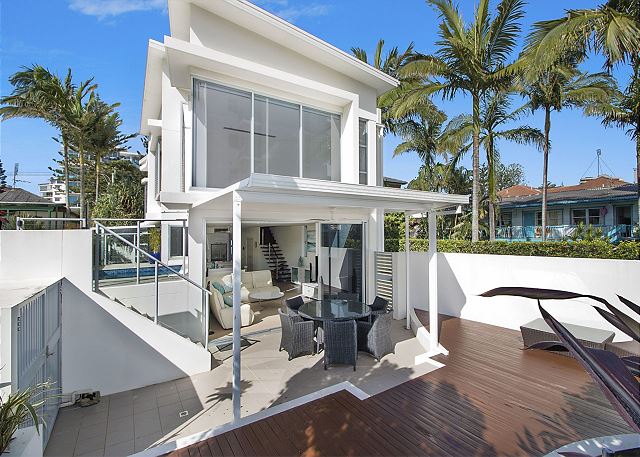 Rainbow Bay Villa - Spacious and Luxurious