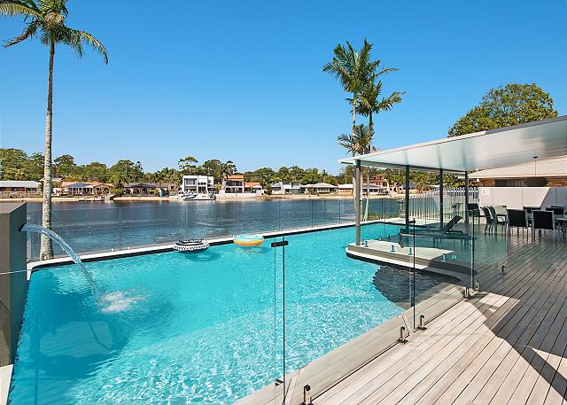 Tahiti Pearl in Palm Beach - Stunning, pet friendly and...