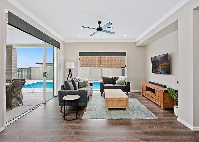 Hampton Heights - Stunning pet friendly home with pool!