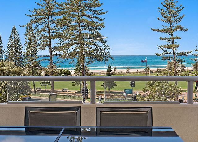 Blue C 305 - Beachfront Coolangatta!