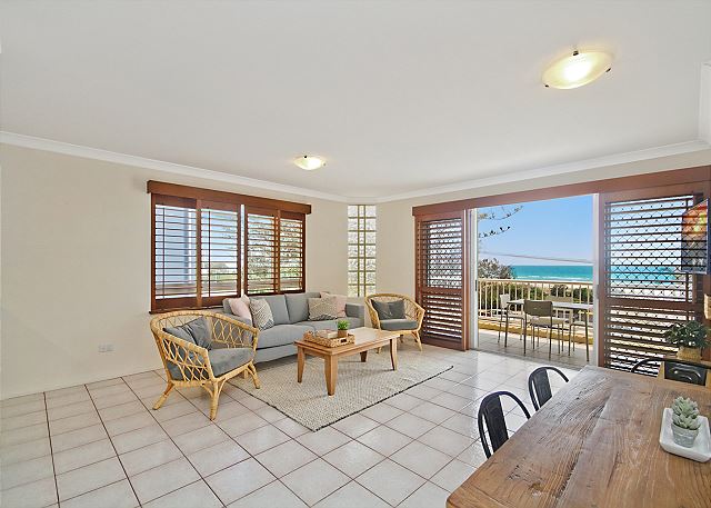 Beach Pines 5 - enjoy relaxed North Kirra Beachfront vibes
