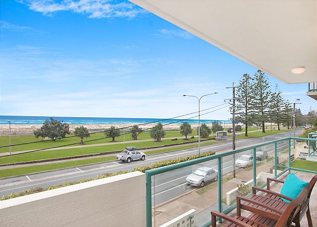 Toorak Court 8 - Beachfront Kirra