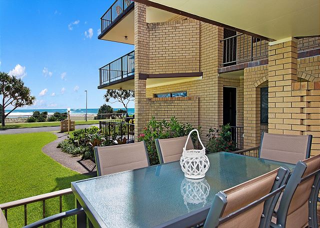 Ayr Lodge - Bilinga/ North Kirra Beachfront & Ground Floor