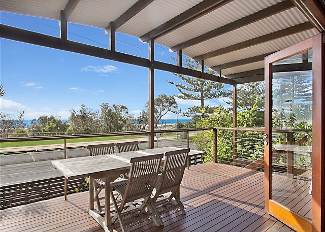 North Kirra Beach House - Beachfront and pet friendly!