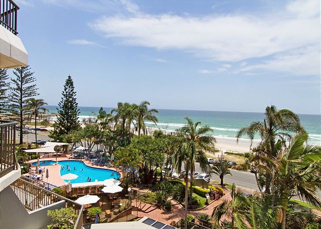 Rocks Resort 4G - Currumbin Beachfront - Min. 3 night stays!