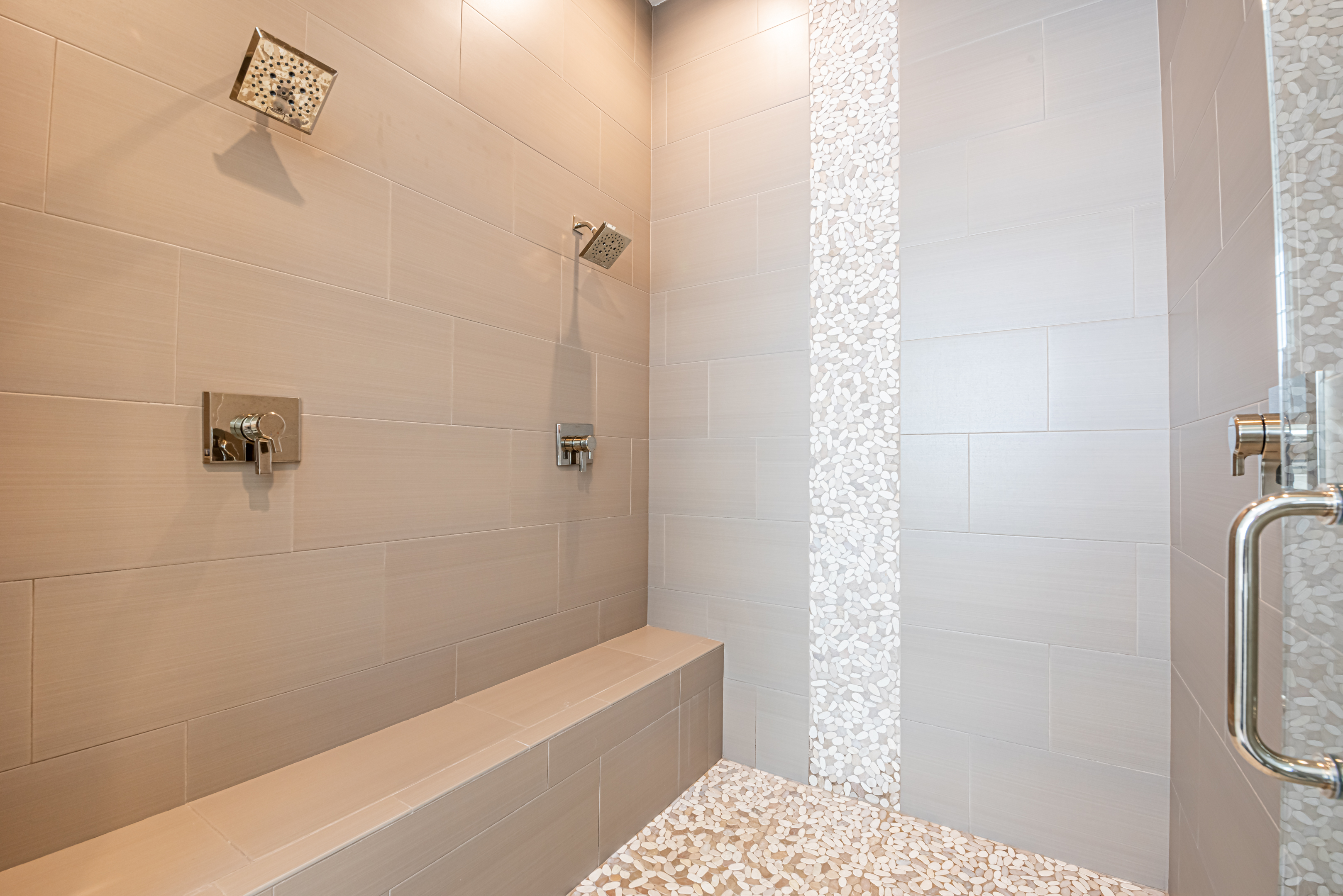 Spacious double shower spa