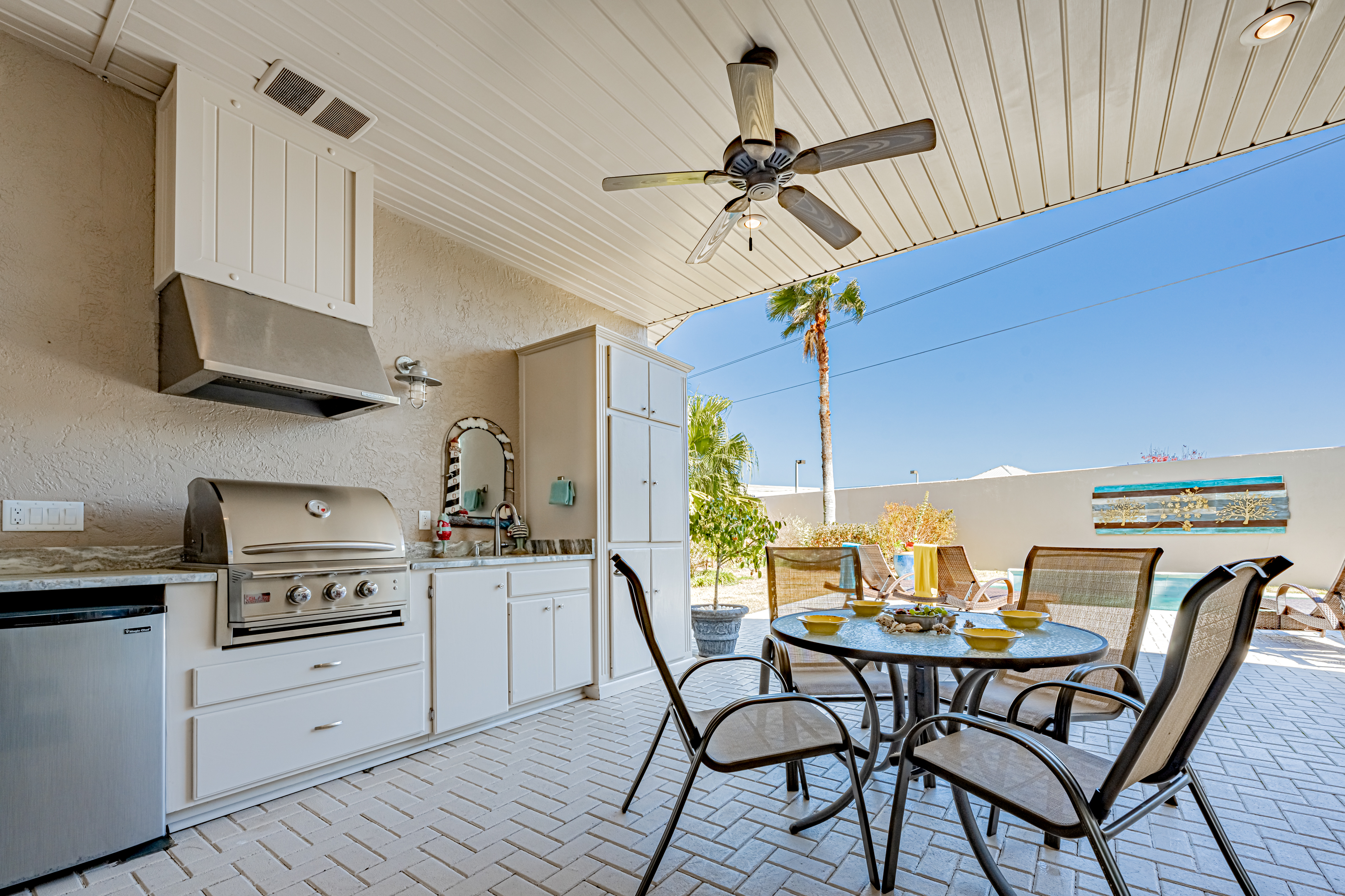 Outdoor dining and grill