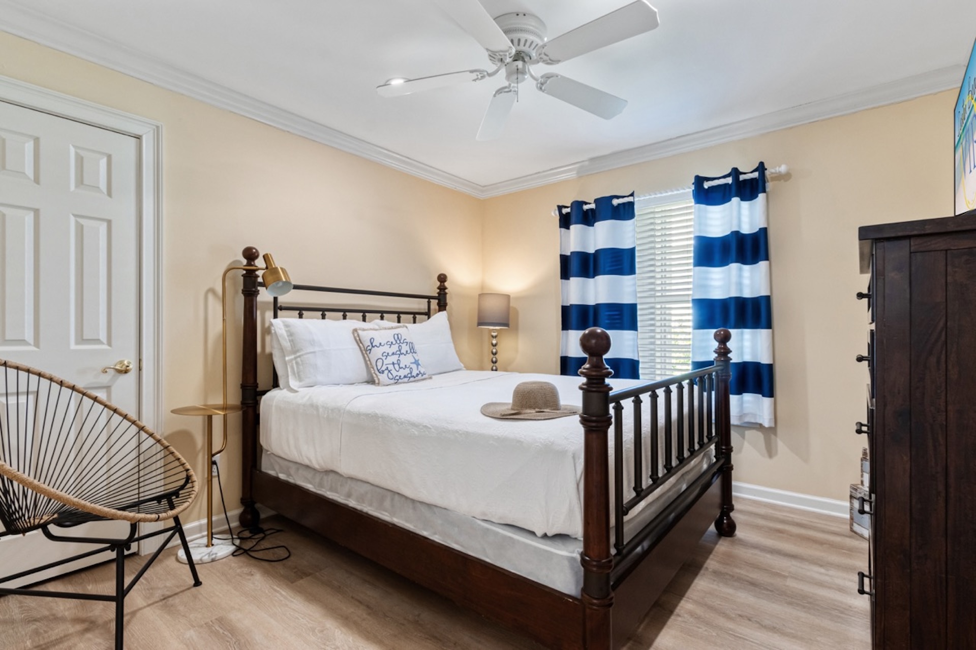 Queen Guest Bedroom - Second Floor