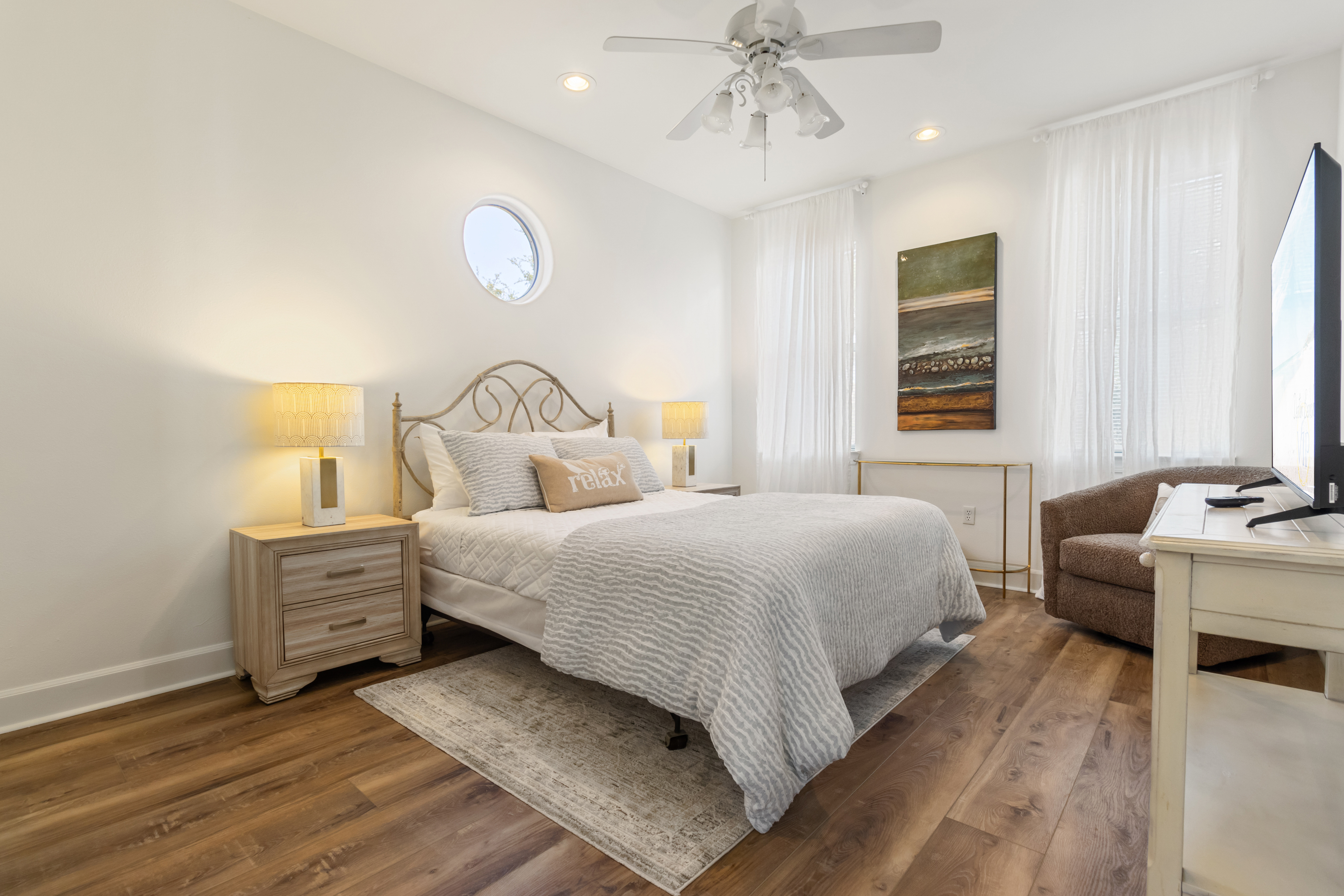 Queen guest bedroom 4 - Second floor