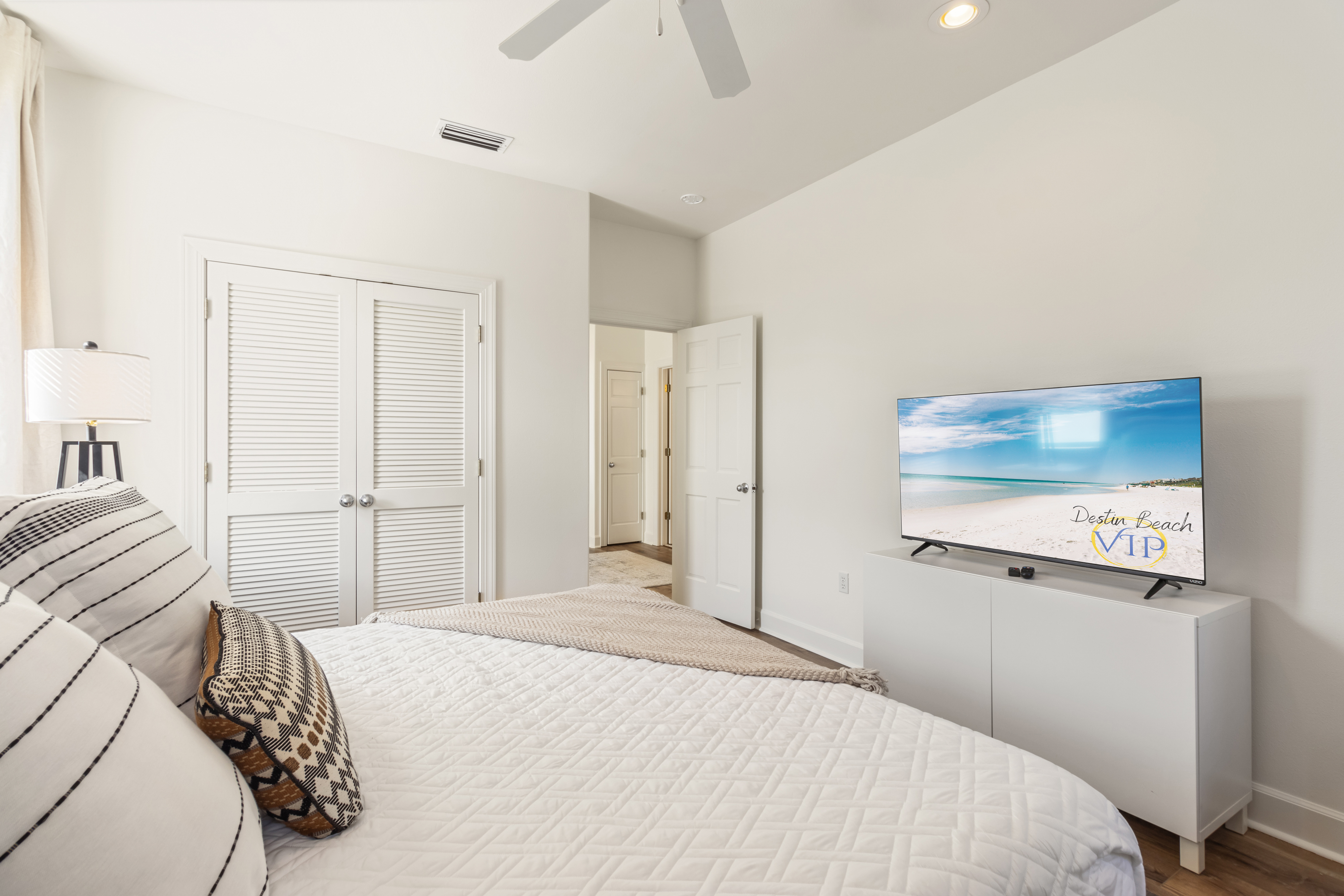King guest bedroom 3 with smart TV