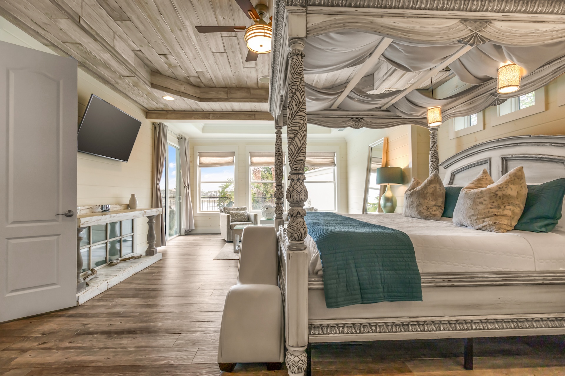 Spacious primary suite