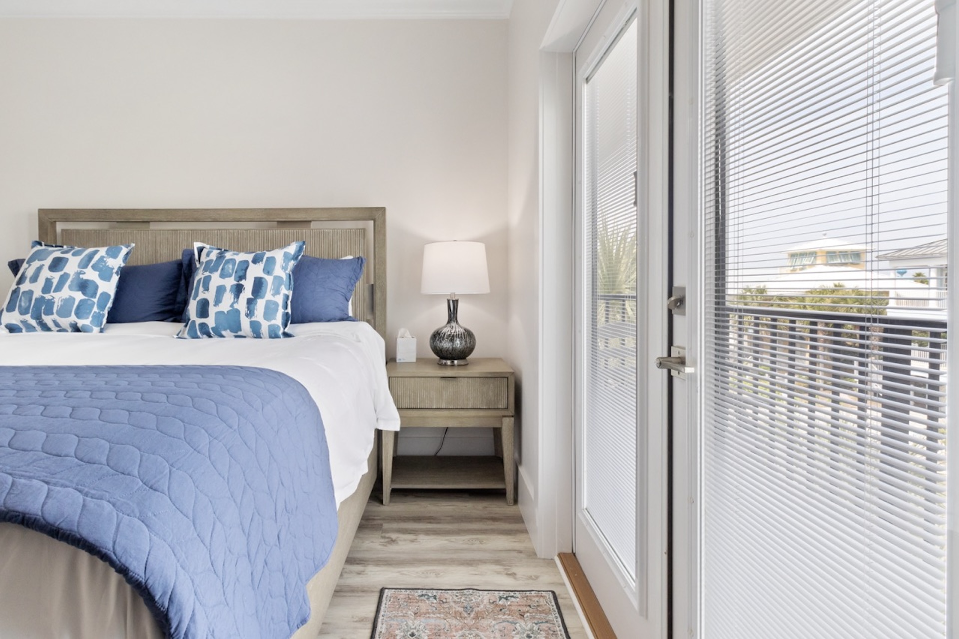 Guest bedroom 2 balcony access