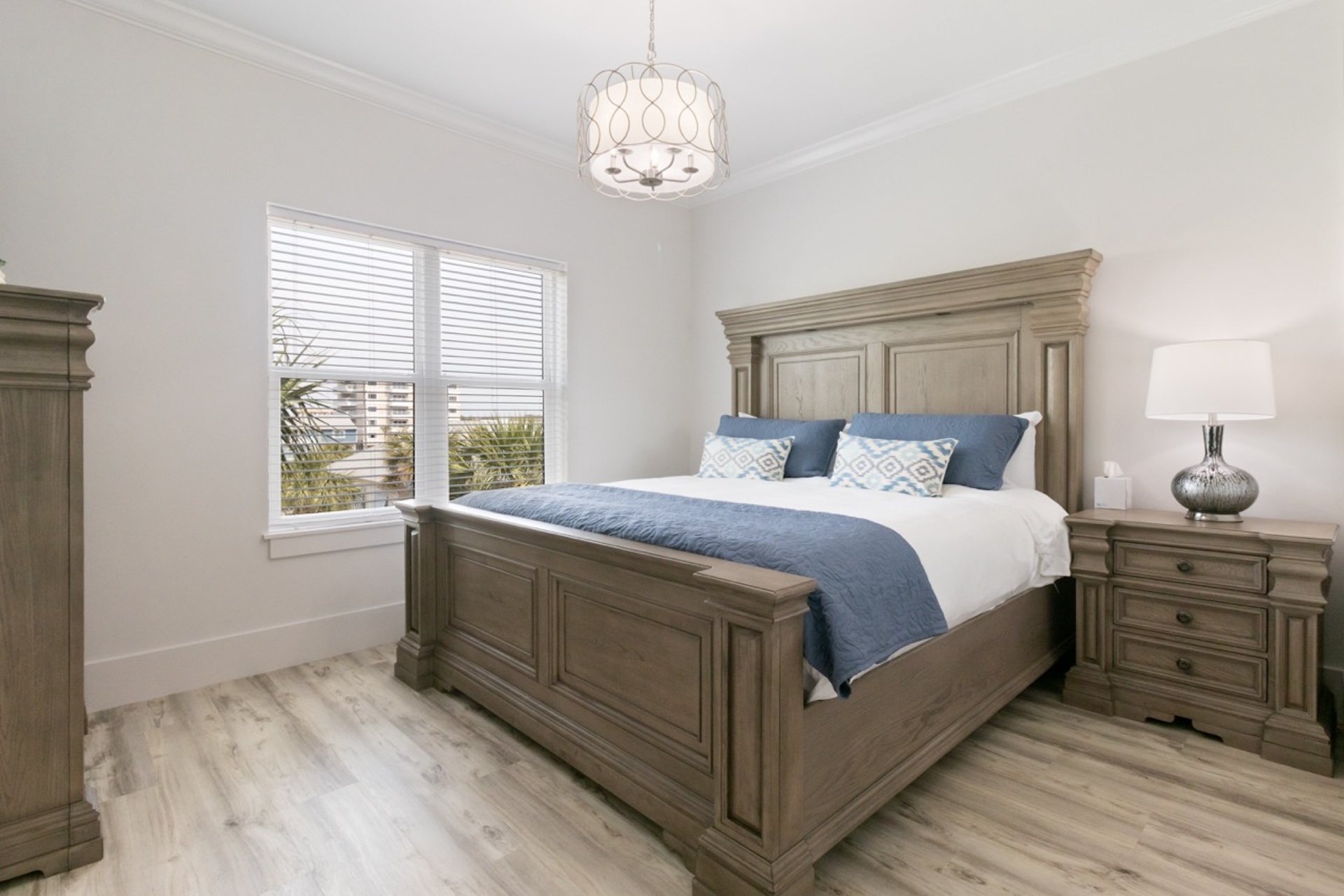 Third floor king guest bedroom 3