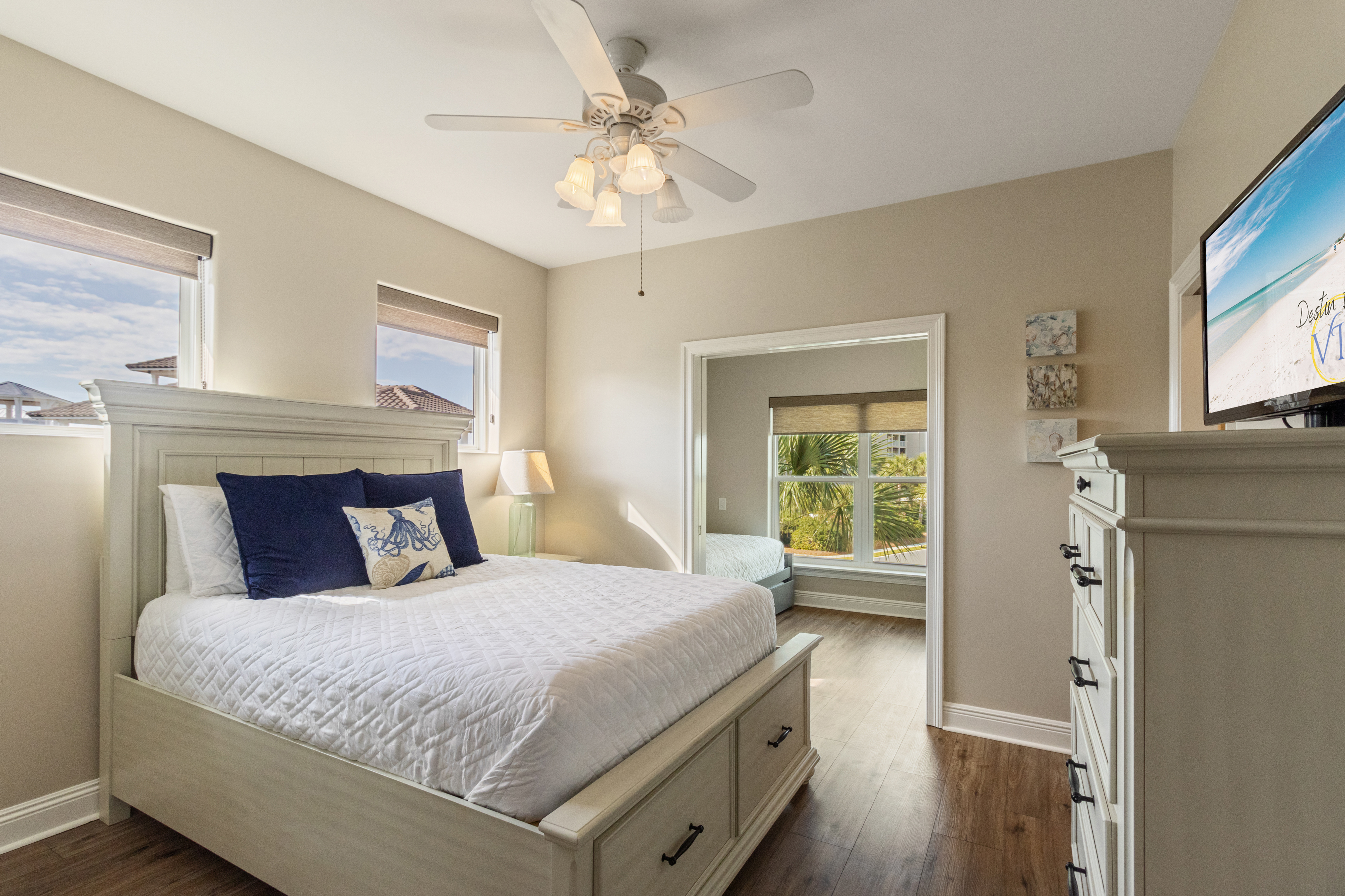 Queen guest bedroom 3 - third floor