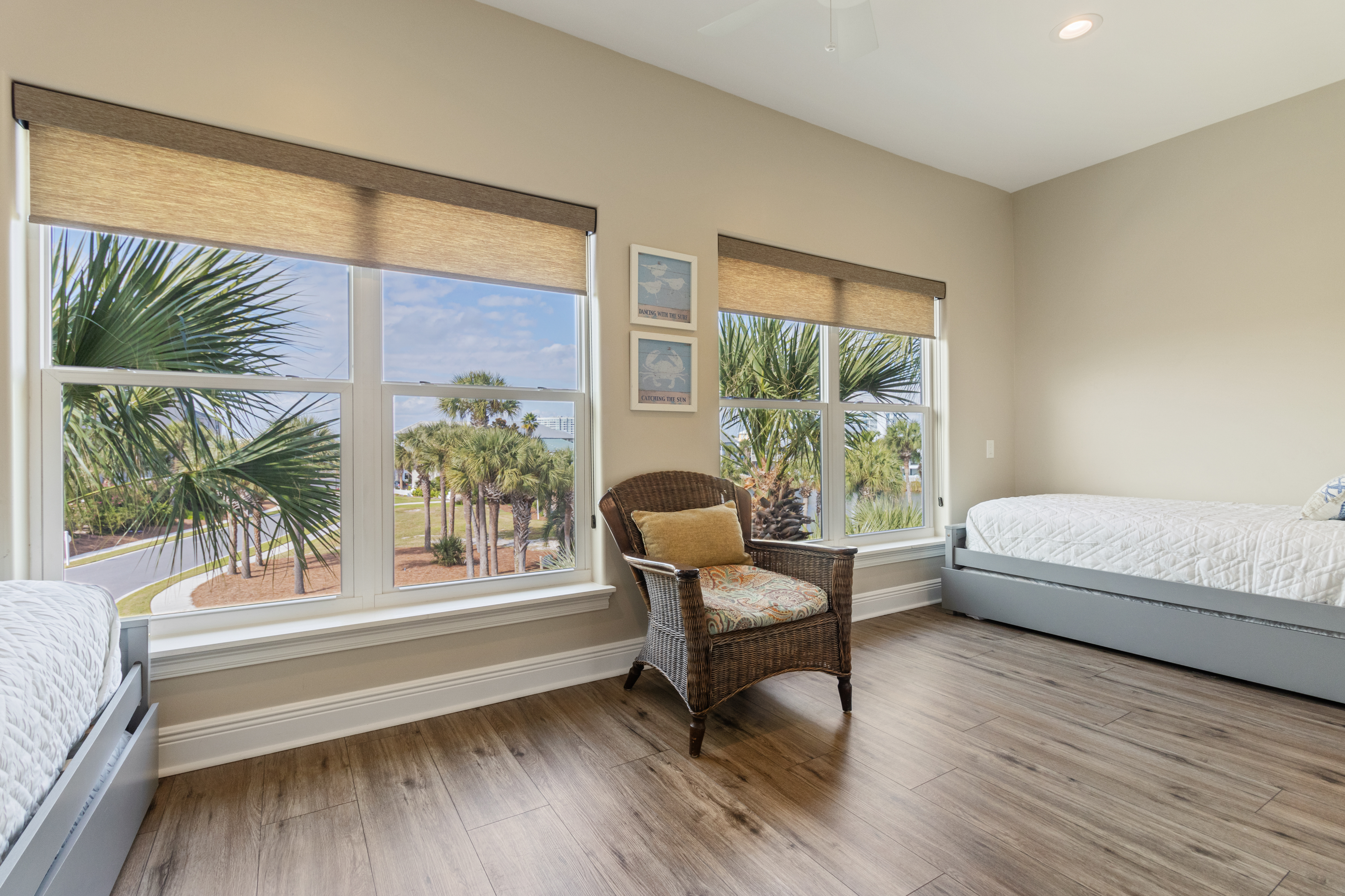 Twin guest bedroom 4 off bedroom 3 - third floor