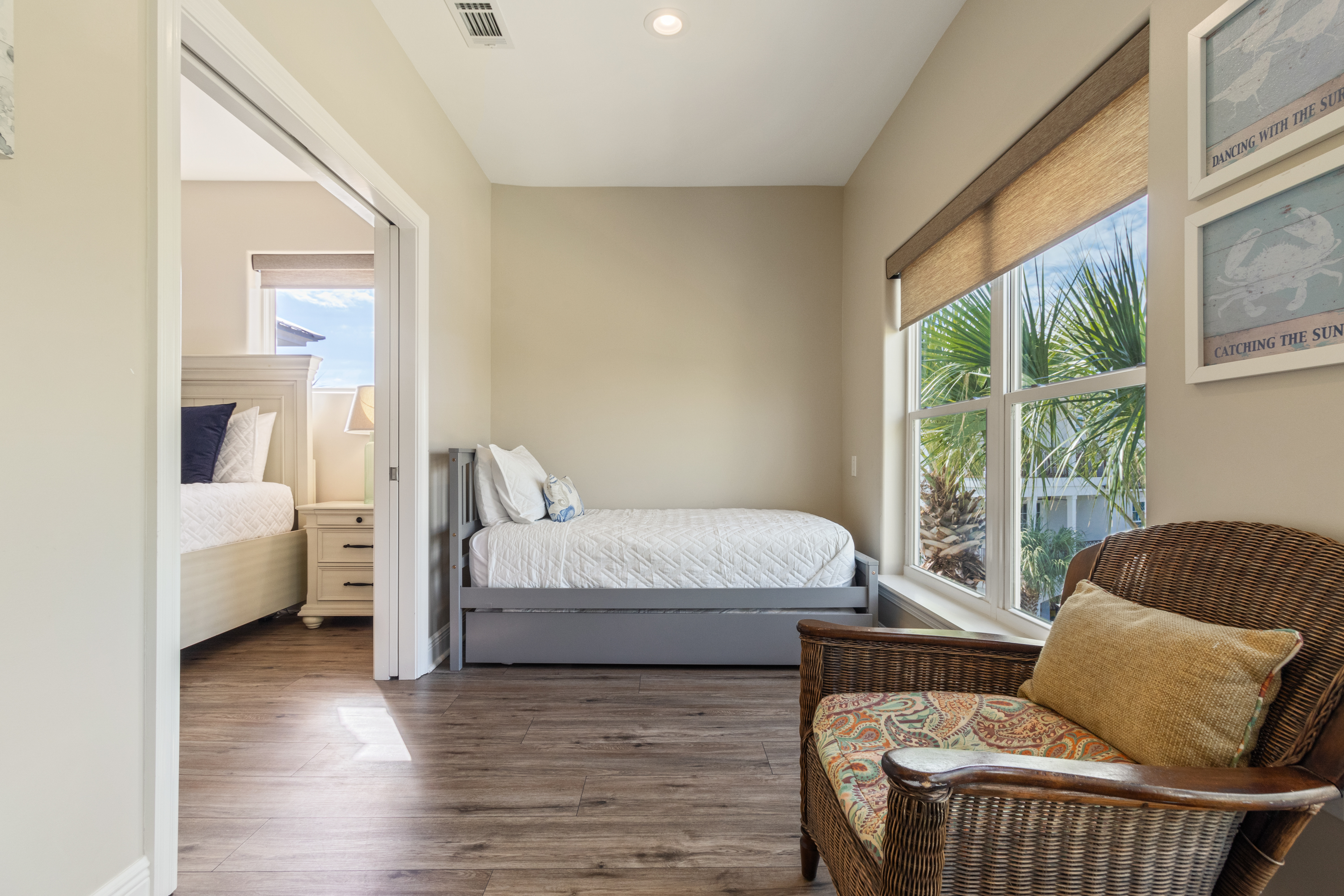 Twin guest bedroom 4 - third floor