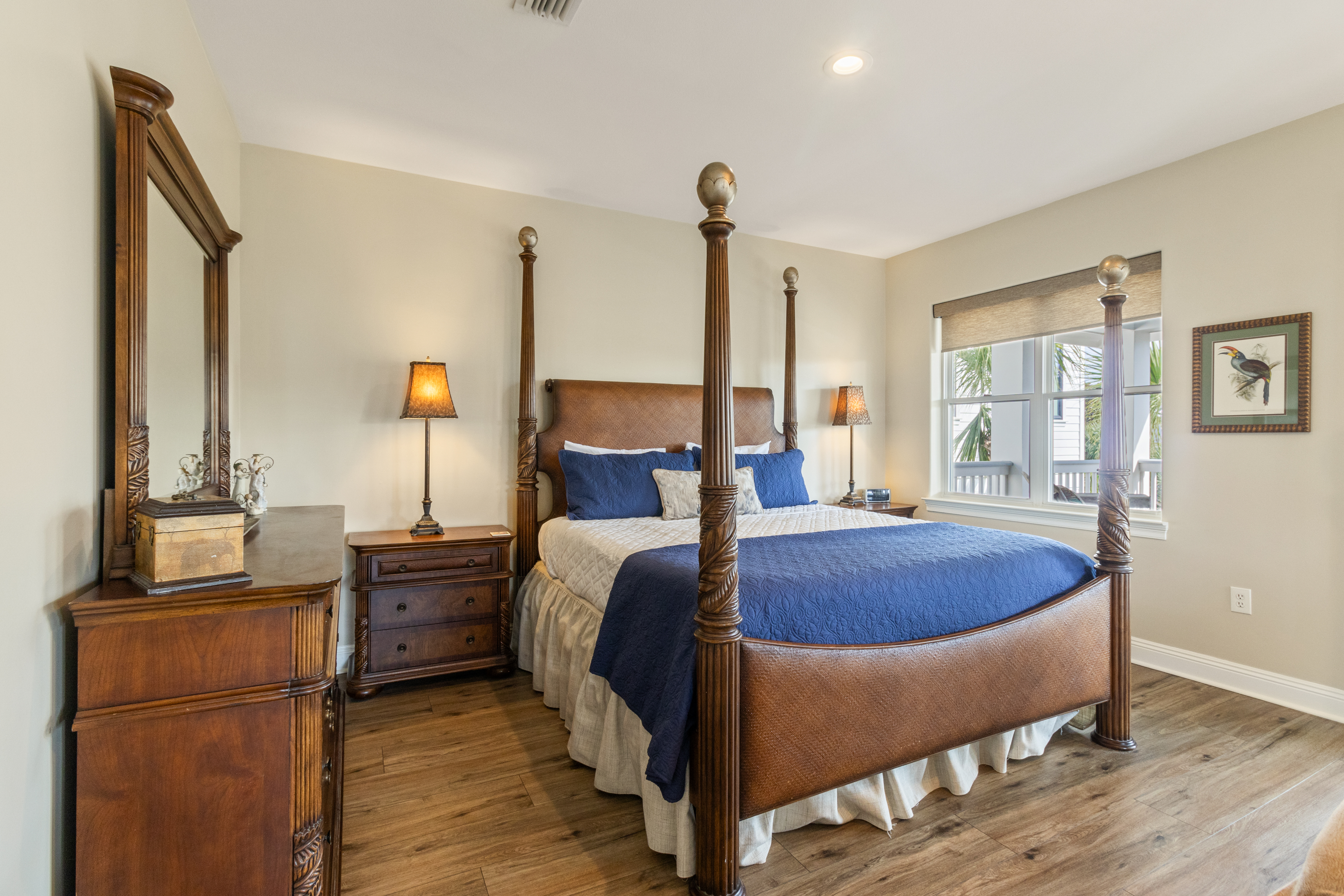 Primary ensuite with king bed