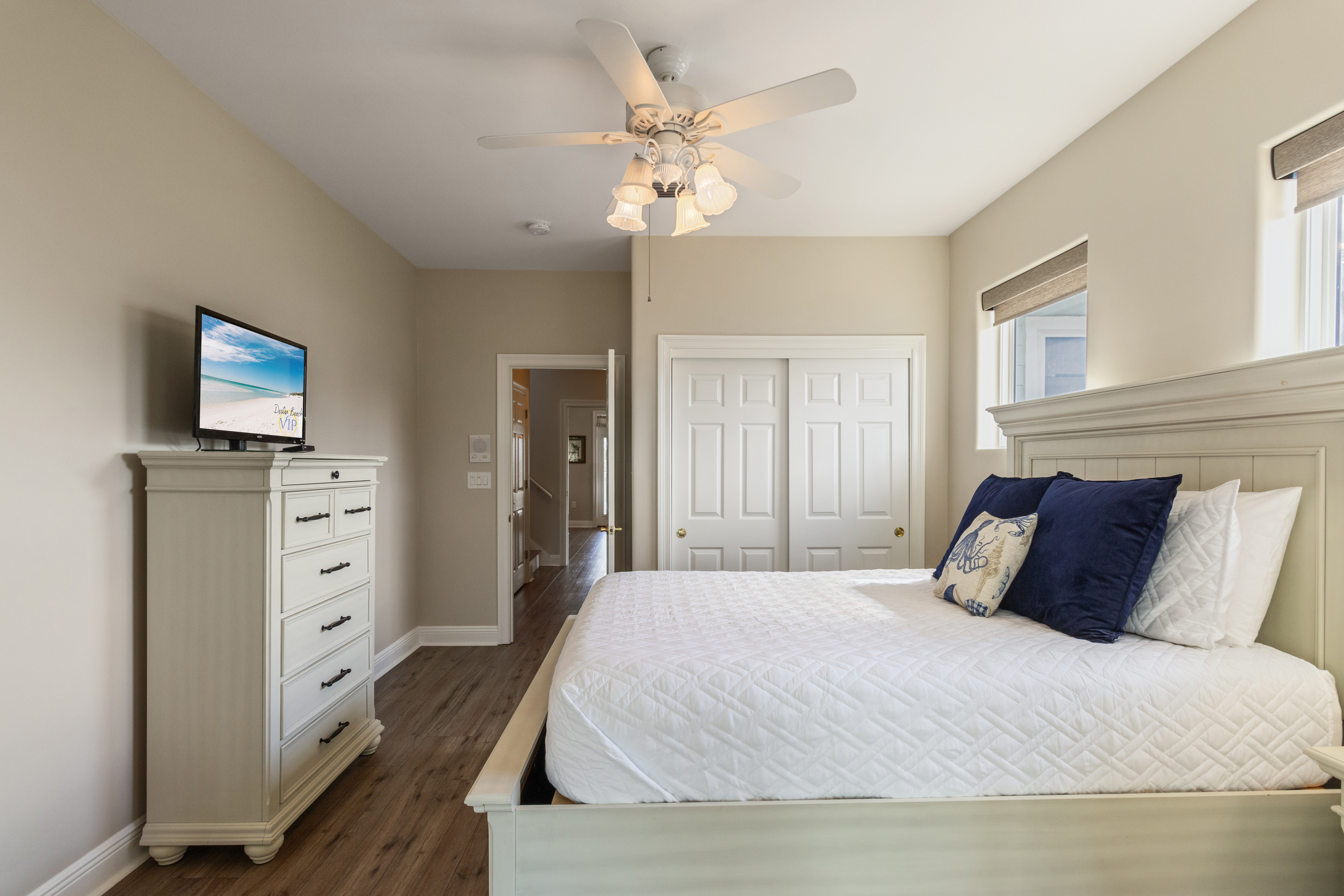 Queen guest bedroom 3 - third floor