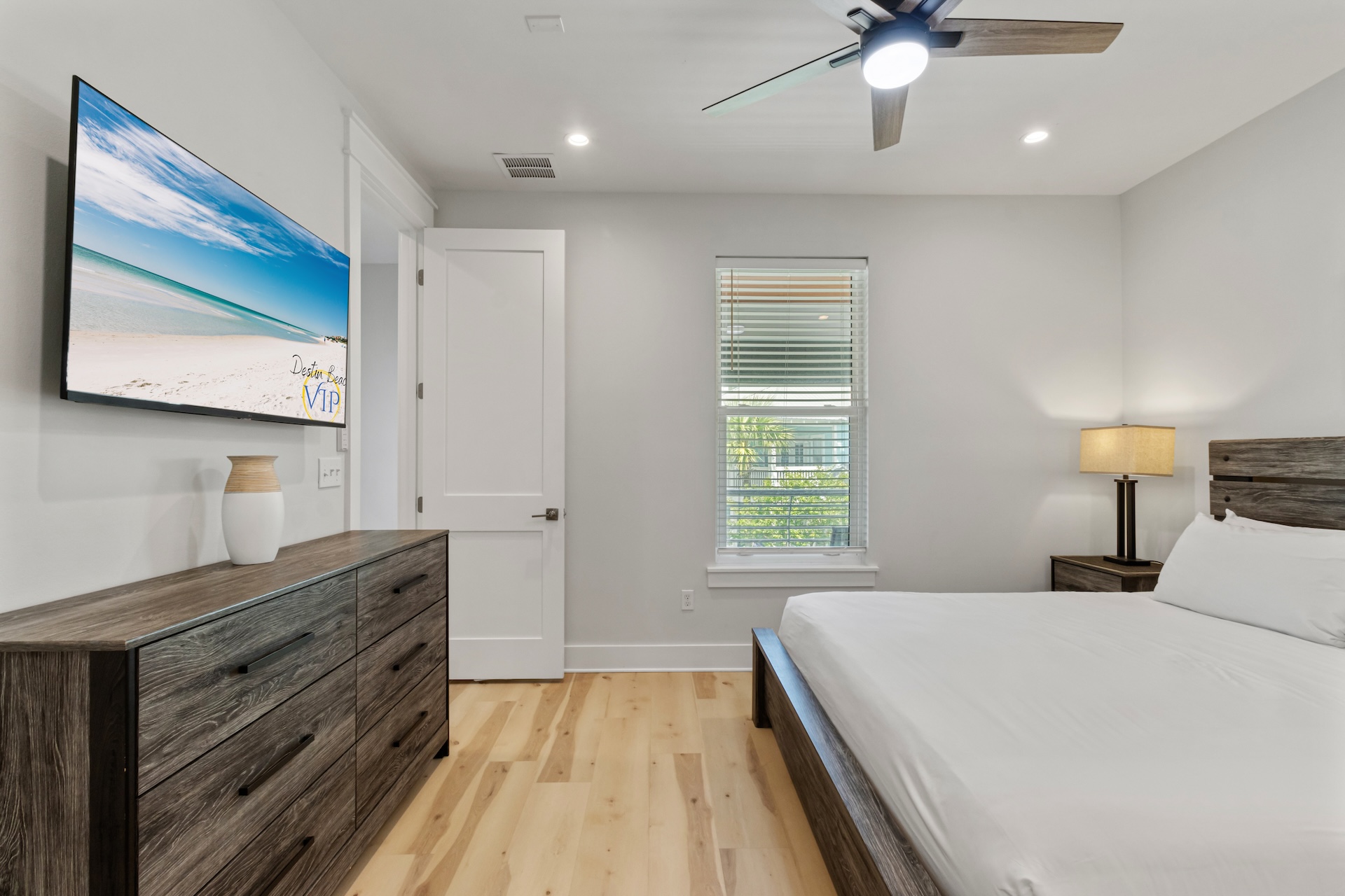 Smart TV in guest king room