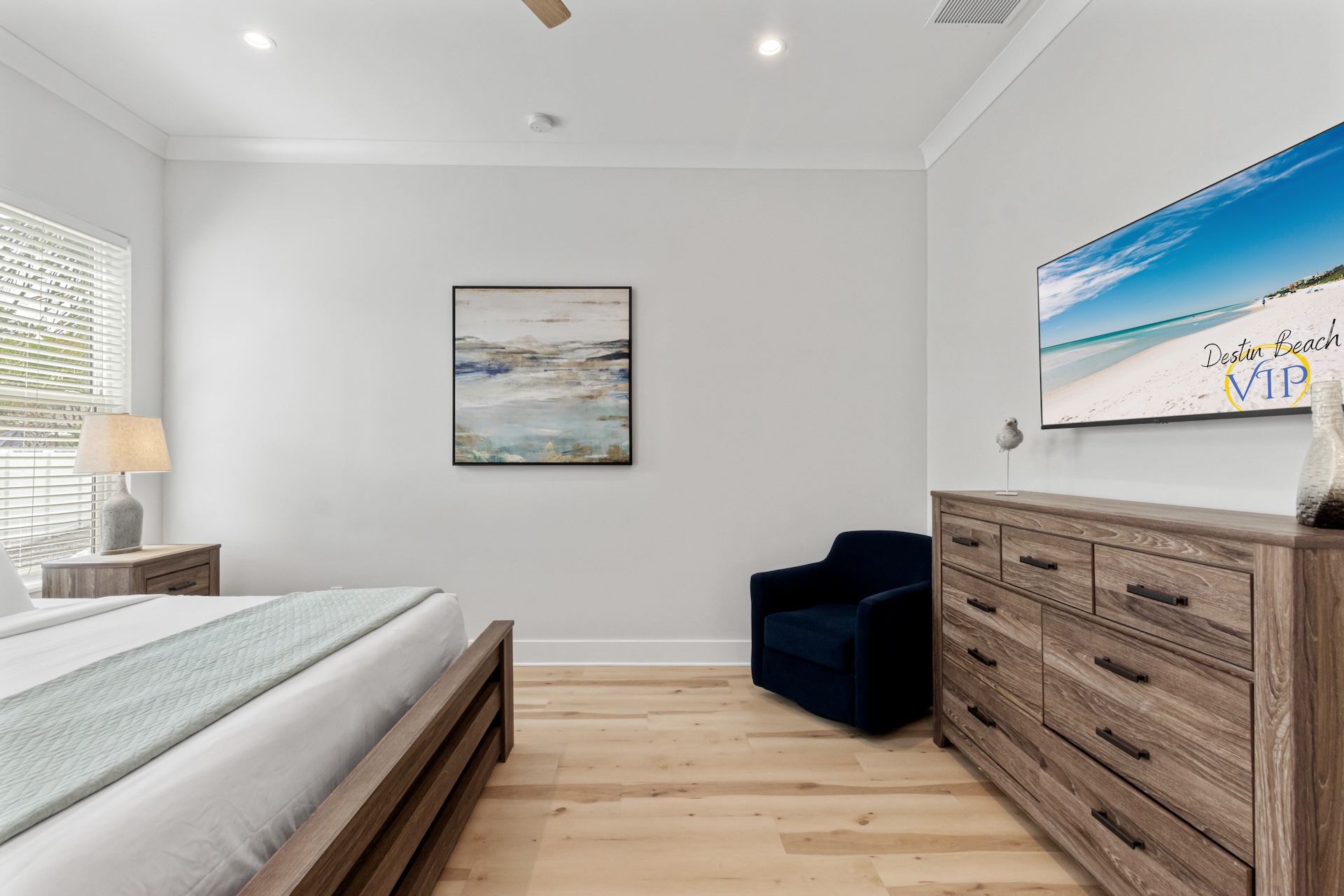 Smart TV and extra seating in primary suite