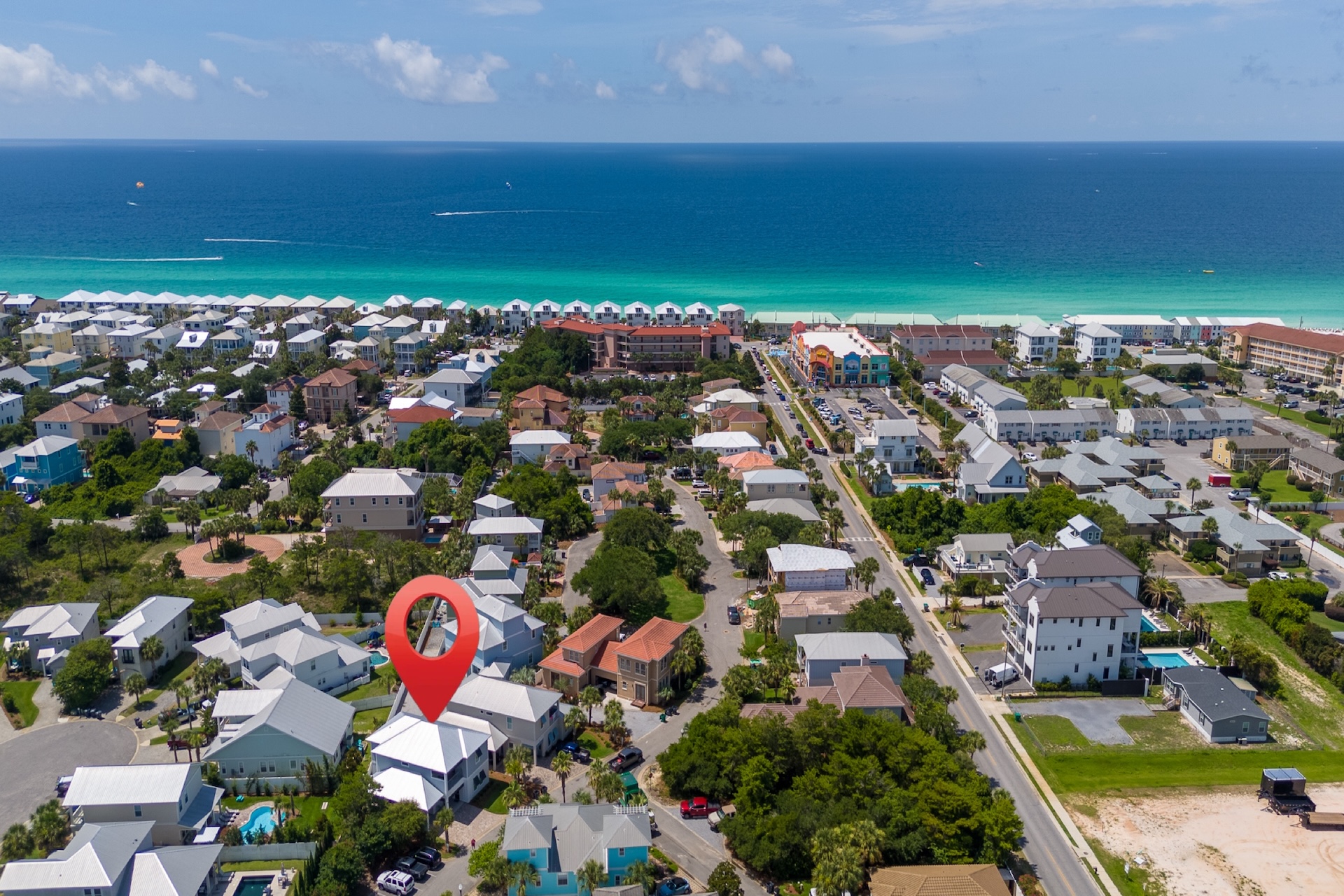 Situated 1.5 blocks to the beach