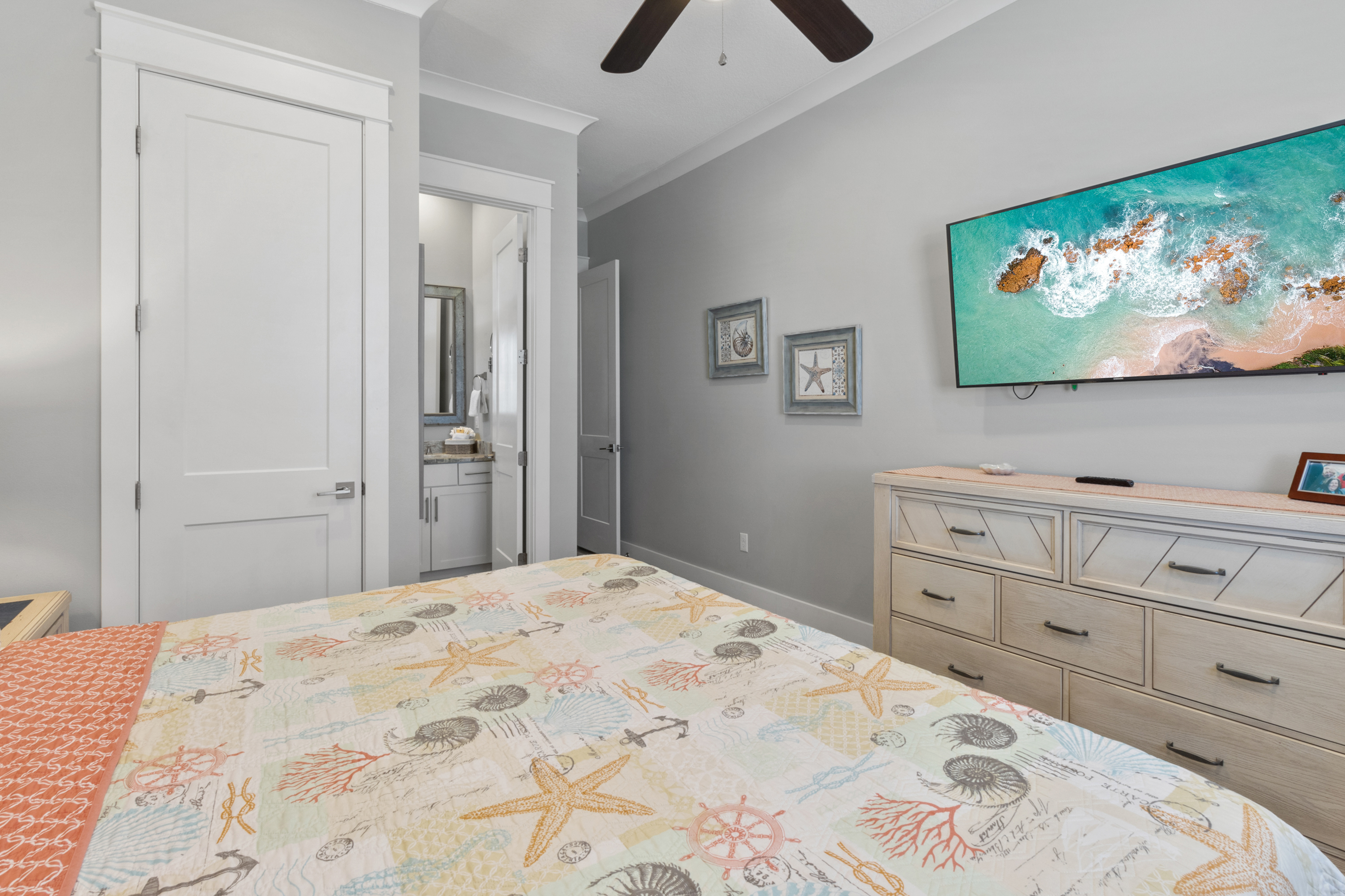 Rooms equipped with smart TV\'s